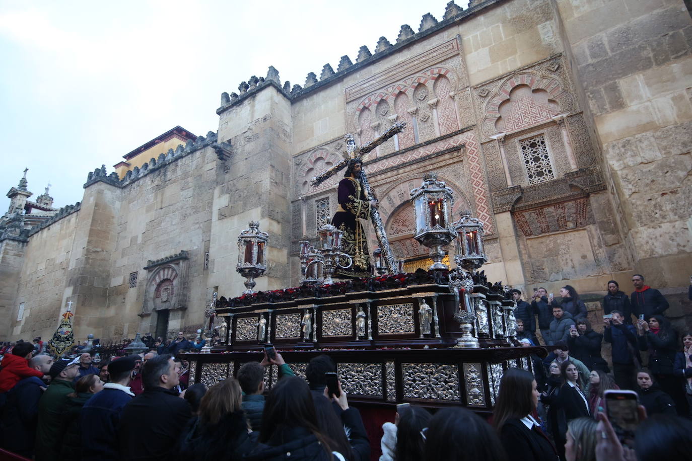 Fotos: los bellos traslados del Amor y la Vera-Cruz desde la Catedral de Córdoba a sus templos