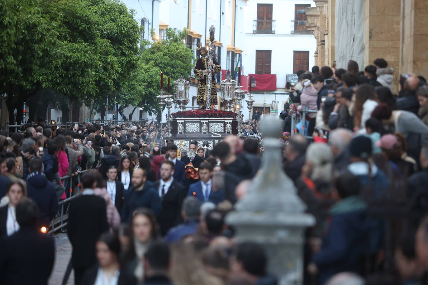 Fotos: los bellos traslados del Amor y la Vera-Cruz desde la Catedral de Córdoba a sus templos