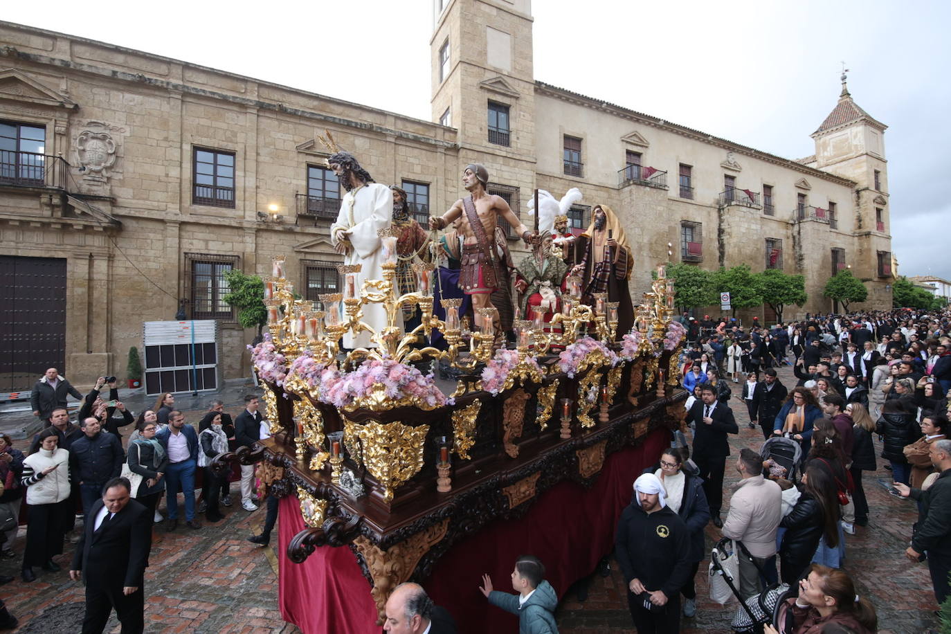 Fotos: los bellos traslados del Amor y la Vera-Cruz desde la Catedral de Córdoba a sus templos