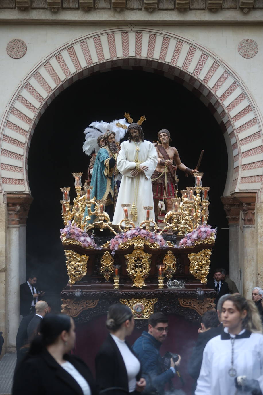 Fotos: los bellos traslados del Amor y la Vera-Cruz desde la Catedral de Córdoba a sus templos