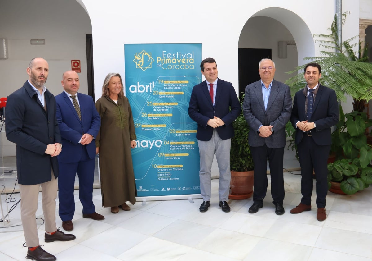 Autoridades y colaboradores en la presentación del Festival de Primavera de Córdoba