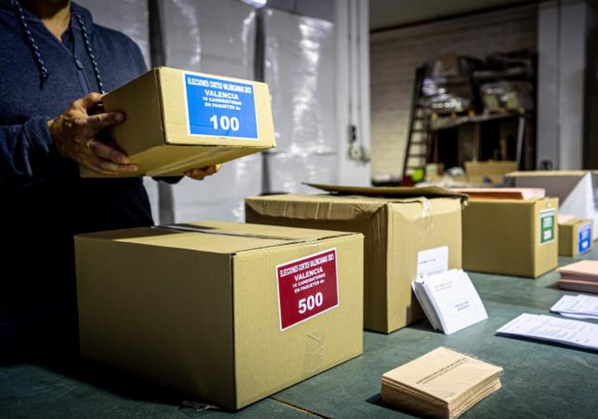Imagen de archivo del material previsto para las pasadas elecciones municipales en Valencia