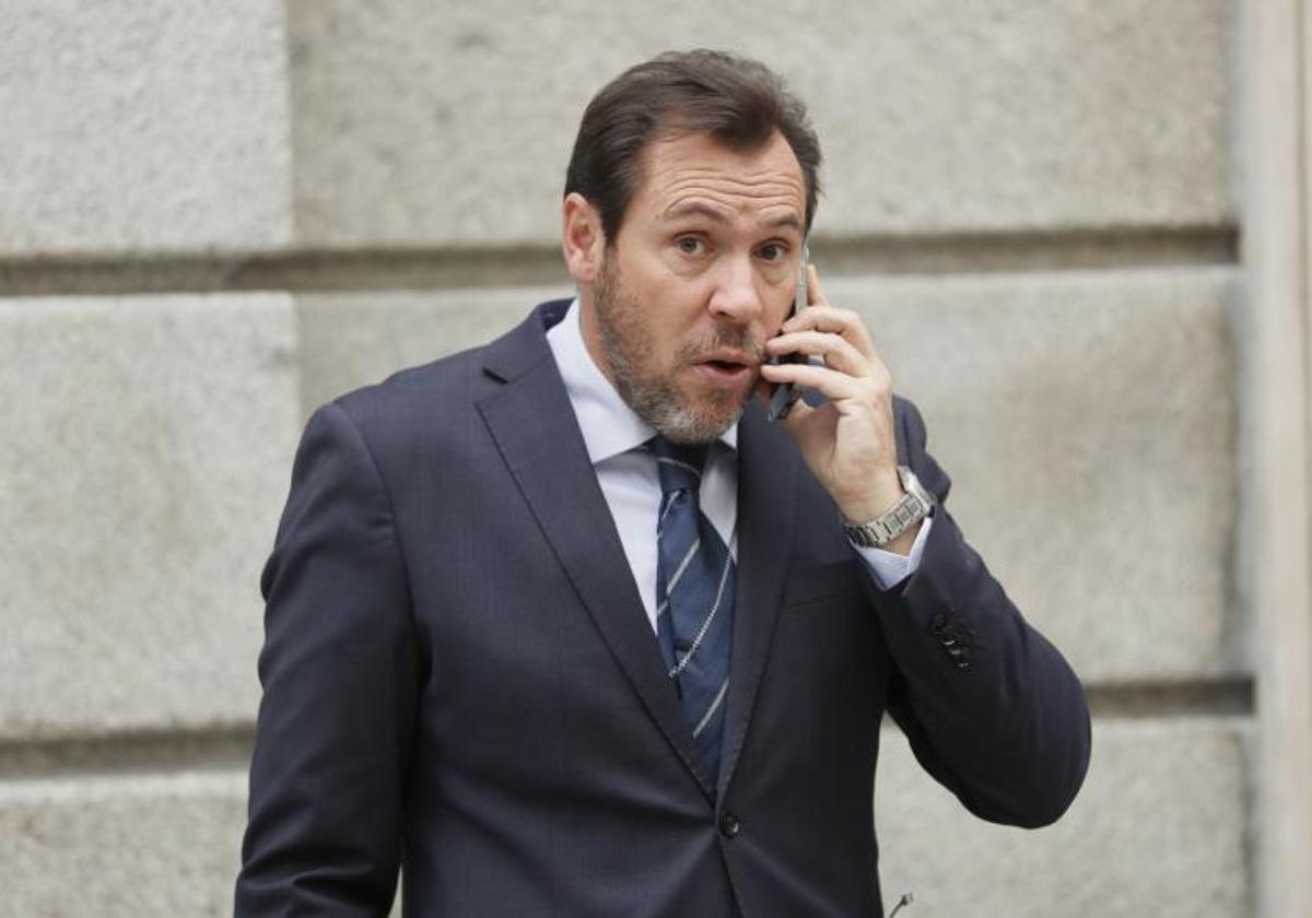 Óscar Puente declara la guerra a los columnistas y publica un listado con descalificativos que ha recibido