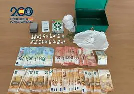 Detienen con 62 gramos de cocaína y 3.000 euros a dos hermanos que traficaban en las inmediaciones de su casa en Torrent