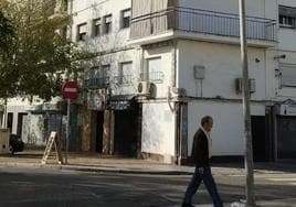 Muerte en la calle Reina Mercedes de Córdoba: «Estaba desfigurado; le dieron una paliza y lo liaron en unas mantas»