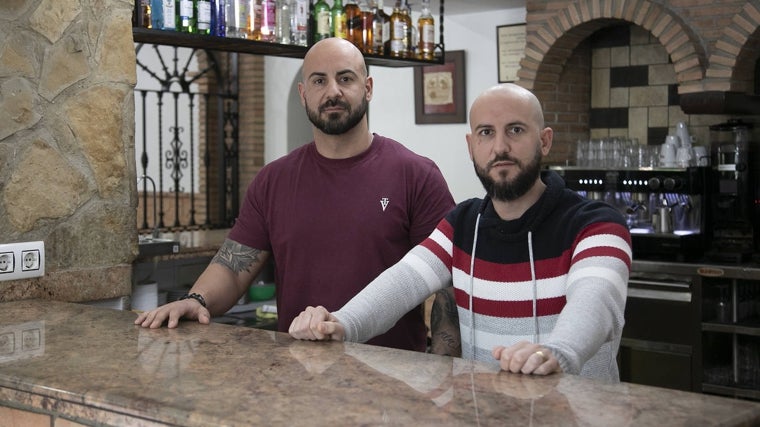 Los hermanos comenzaron el negocio junto a su padre