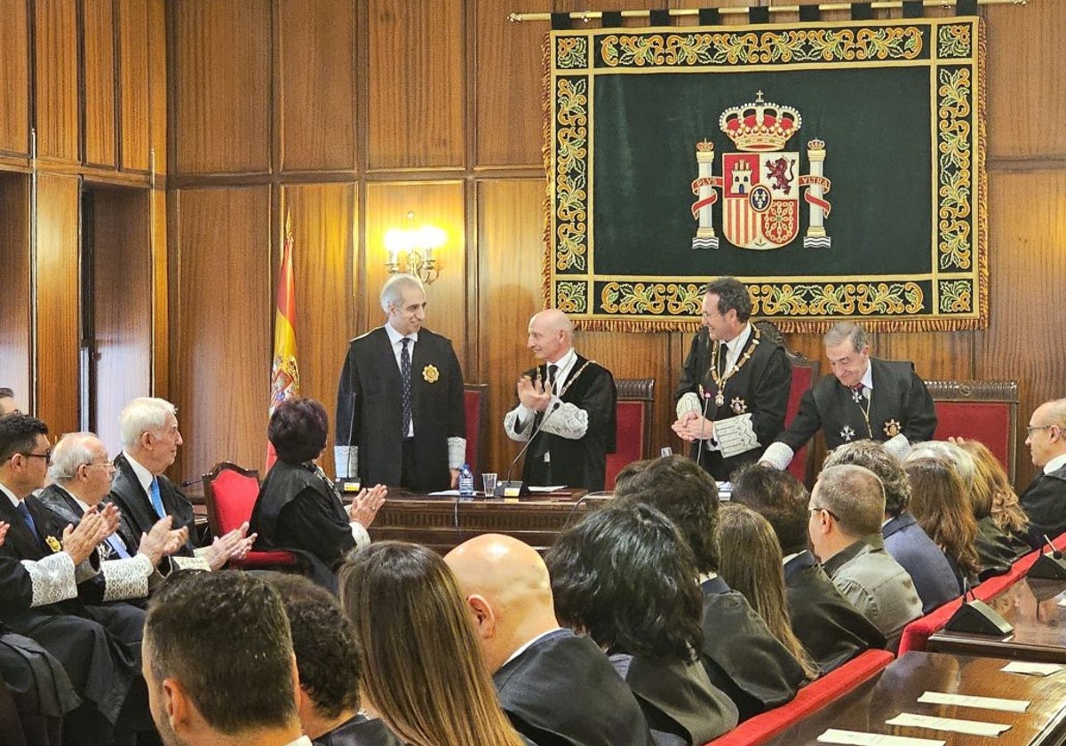 A la toma de posesión de Faustino García como nuevo fiscal jefe de Albacete asistieron el fiscal general del Estado, Álvaro García Ortíz, el fiscal superior de Castilla-La Mancha, Emilio Fernández, y el presidente del Tribunal Superior de Justicia de la región, Vicente Rouco