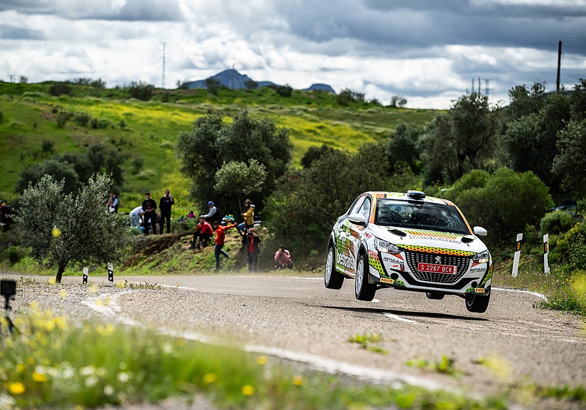 Participantes del Rallye Sierra Morena probando algunos tramos antes de competir