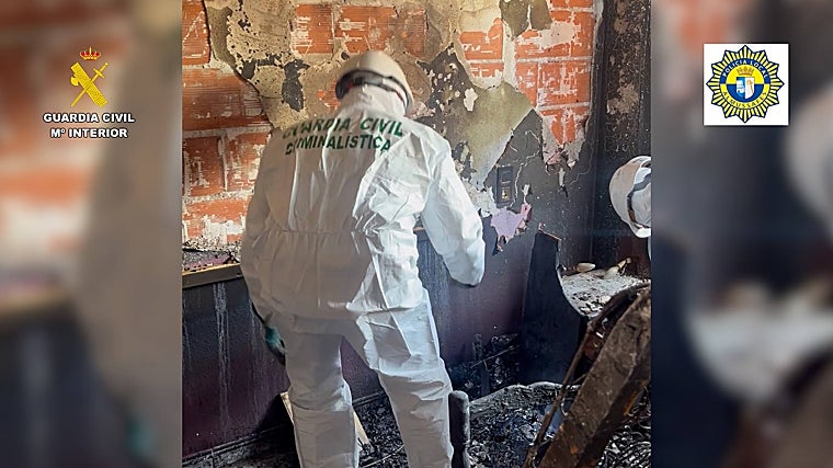 Un hombre provoca un incendio en su casa en Valencia y la Guardia Civil le sorprende cuando huía saltando por el balcón