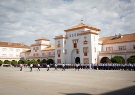 Vecinos de pueblos cercanos a la base aérea de Armilla, en Granada, se movilizan contra el futuro campamento de inmigrantes