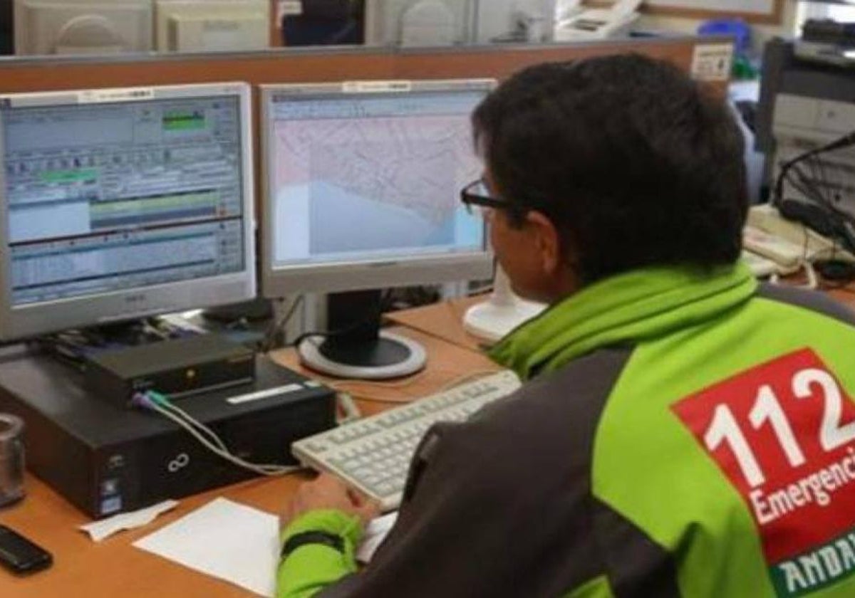 Imagen de un operador del Emergencias 112