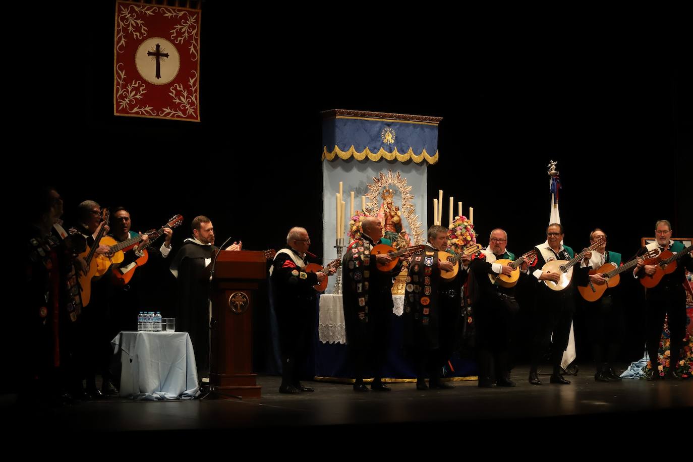 Las imágenes del pregón de las glorias de Córdoba por fray Manuel García y el cartel de David Payán