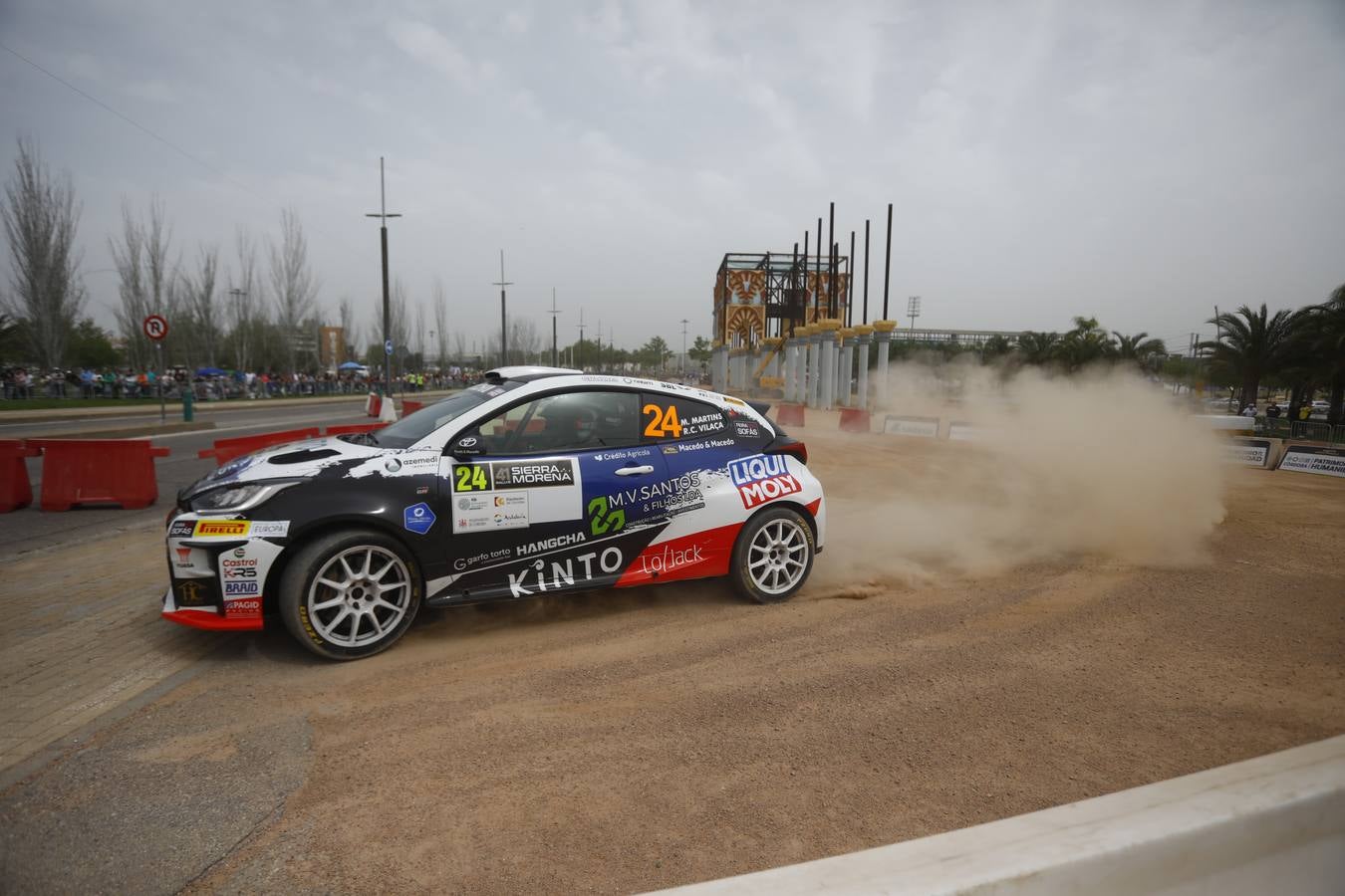 Las mejores imágenes del trepidante tramo urbano del Rallye Sierra Morena 2024