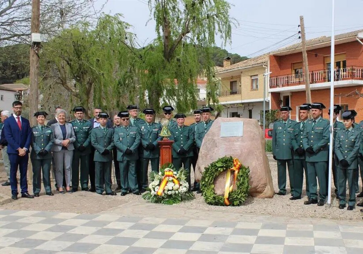 Valverde de Júcar (Cuenca) rinde homenaje a la Guardia Civil con un monumento