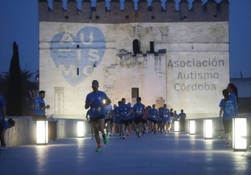 Cientos de cordobeses tiñen de azul la ciudad en la III Carrera por el Autismo