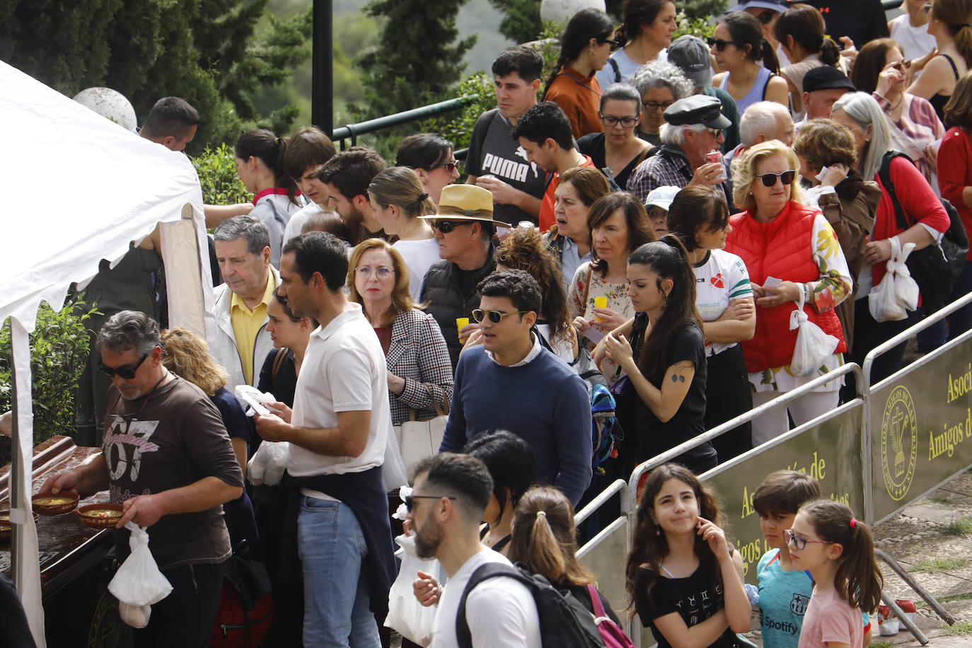 Fotos: las populares y concurridas habas de las Ermitas de Córdoba