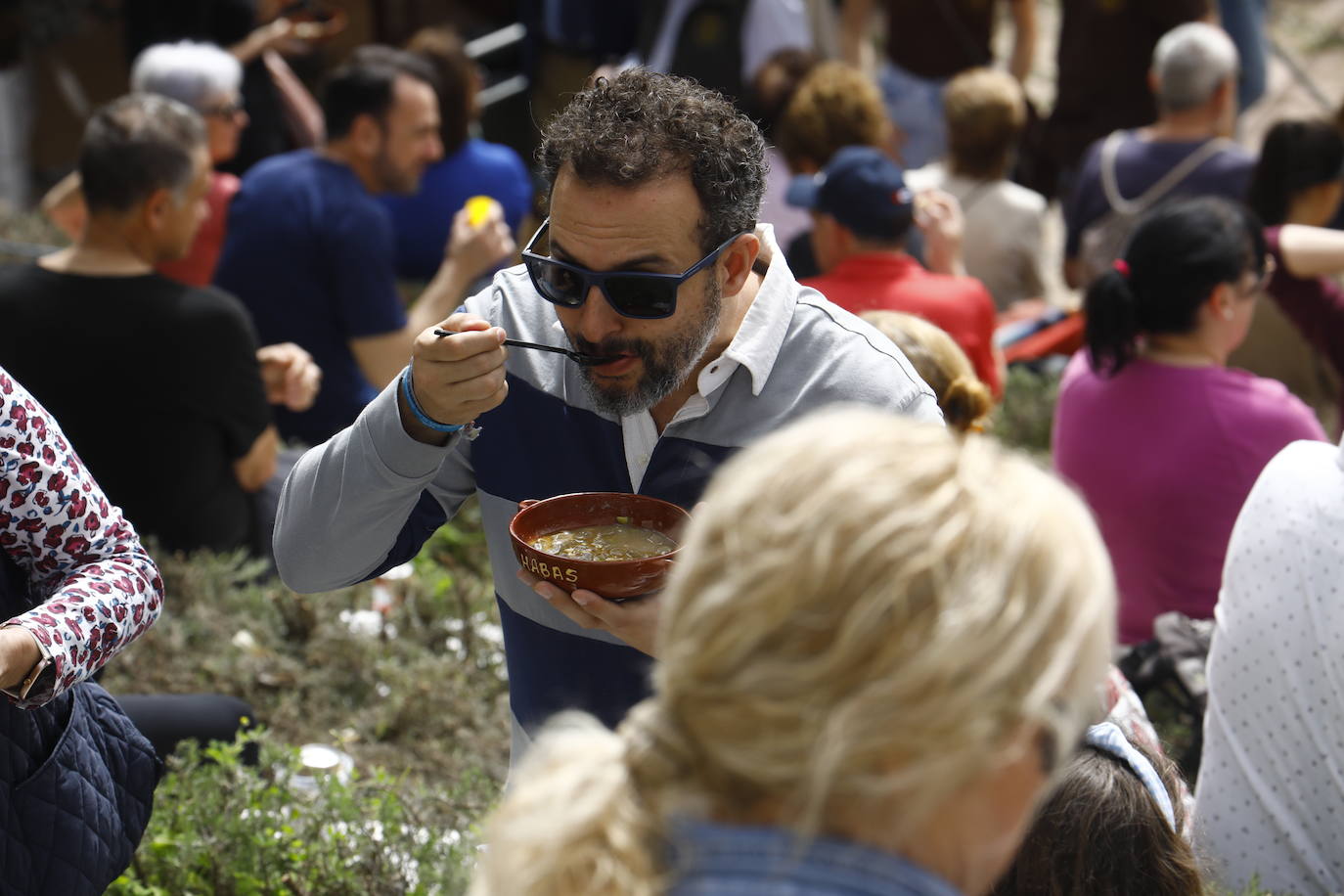 Fotos: las populares y concurridas habas de las Ermitas de Córdoba