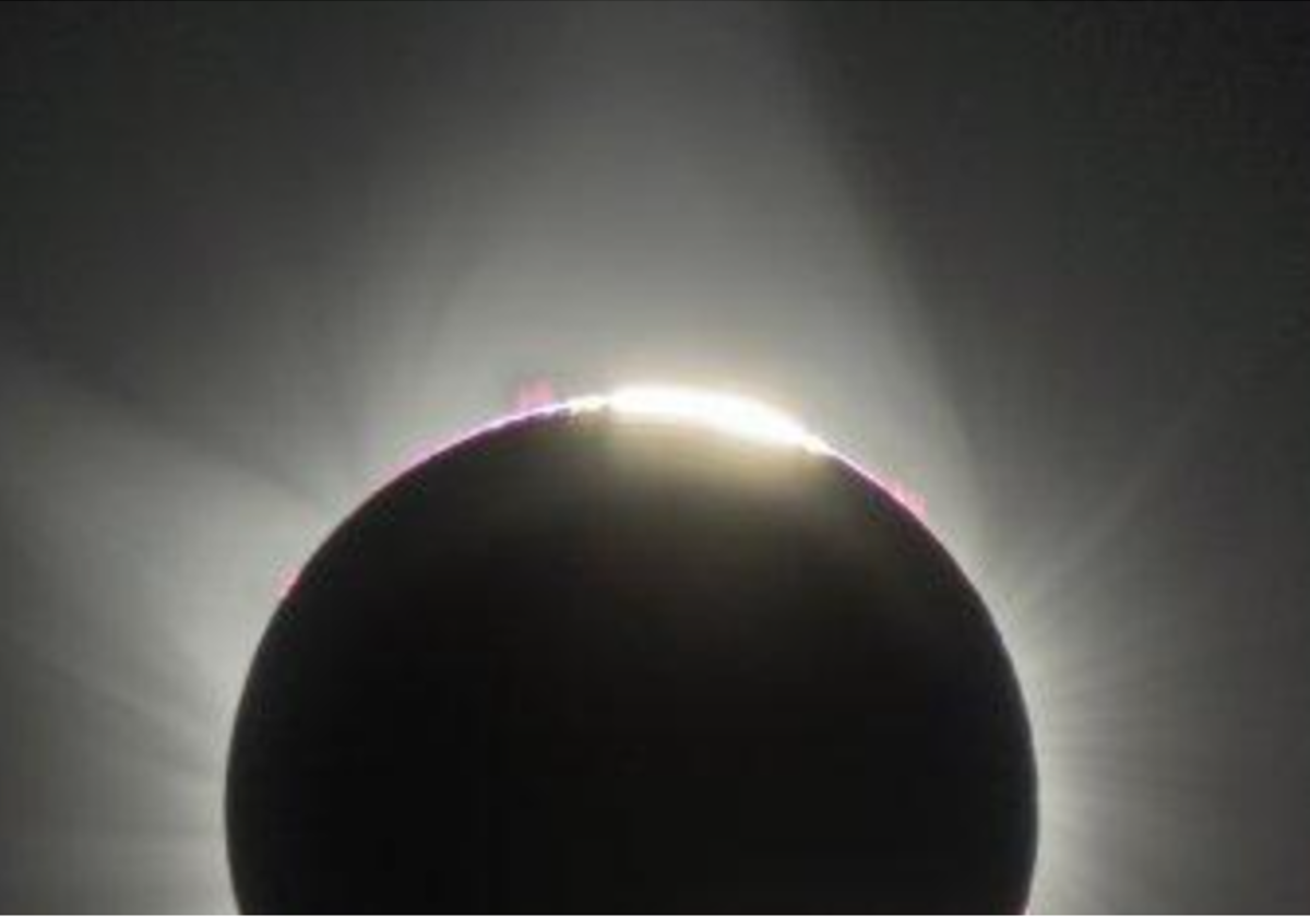 Imagen de la corona solar durante el eclipse total de sol, tomada desde Smiths Ferry