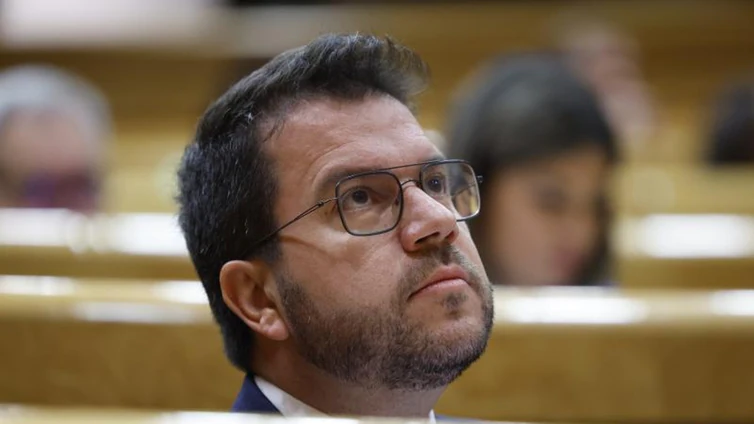 El PSOE se ve arrinconado ante el pulso entre ERC y Junts