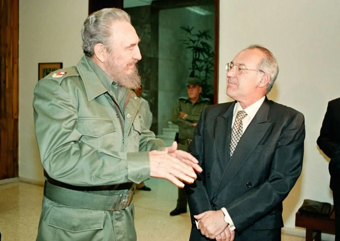 Recibido por Fidel Castro durante un viaje oficial a Cuba