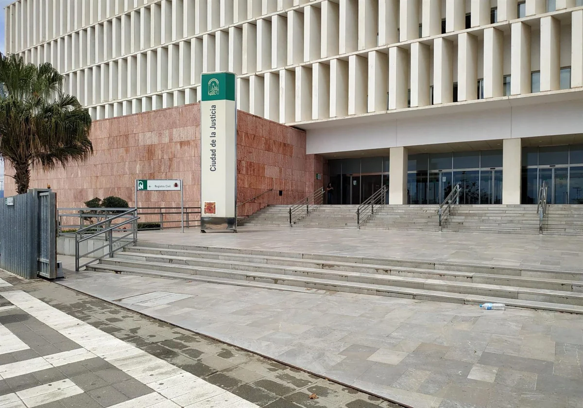 Imagen de la entrada a la Ciudad de la Justicia de Málaga