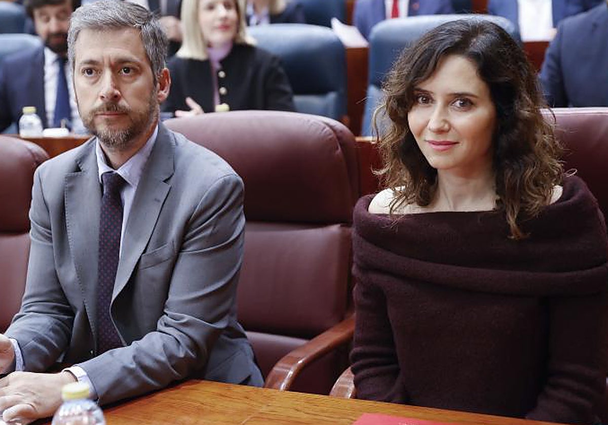 El consejero Miguel Ángel García, junto a la presidenta madrileña, Isabel Díaz Ayuso