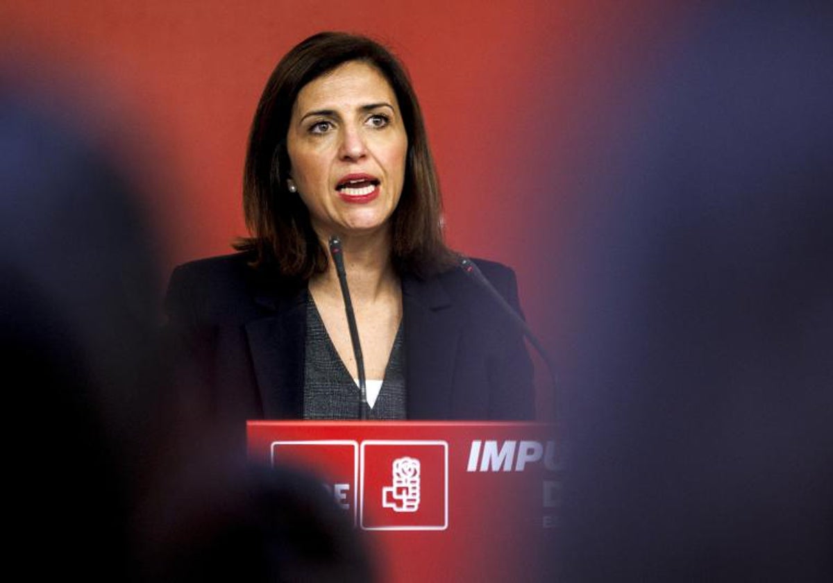 La portavoz del PSOE, Esther Peña, este lunes en la sede del partido