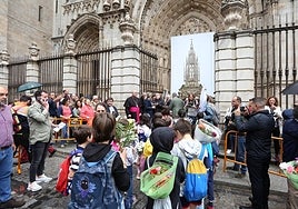Cuelgan los toldos del Corpus 2024 casi mes y medio antes de la Fiesta Grande, que pregonará el arzobispo de Toledo