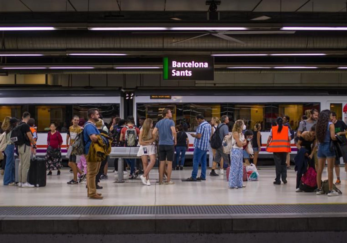 Uno de los andenes de la estación de Sants