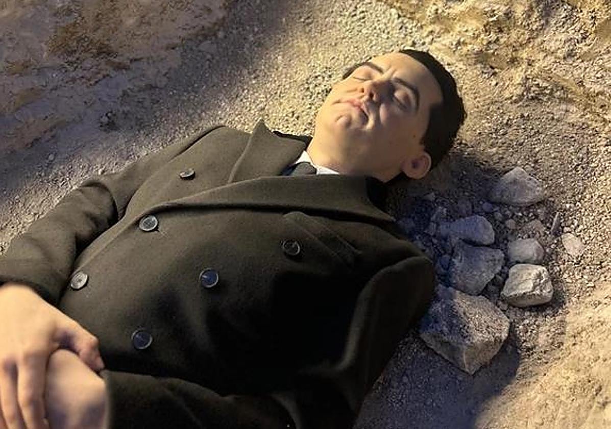 Imagen de la recreación del cadáver de Lorca en una fosa