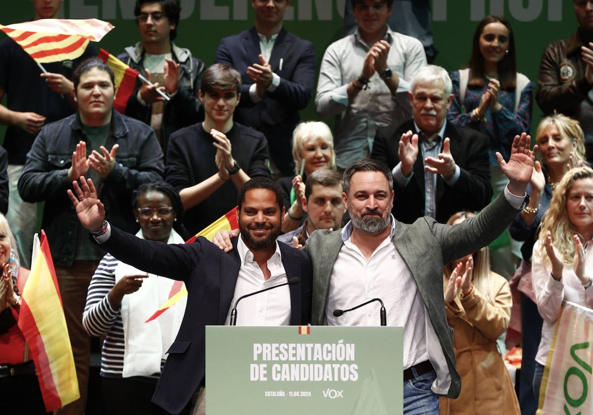 El líder de Vox, Santiago Abascal, junto a su candidato en Cataluña, Ignacio Garriga