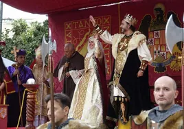 Los Reyes Católicos y su corte, a caballo por el viejo Madrid