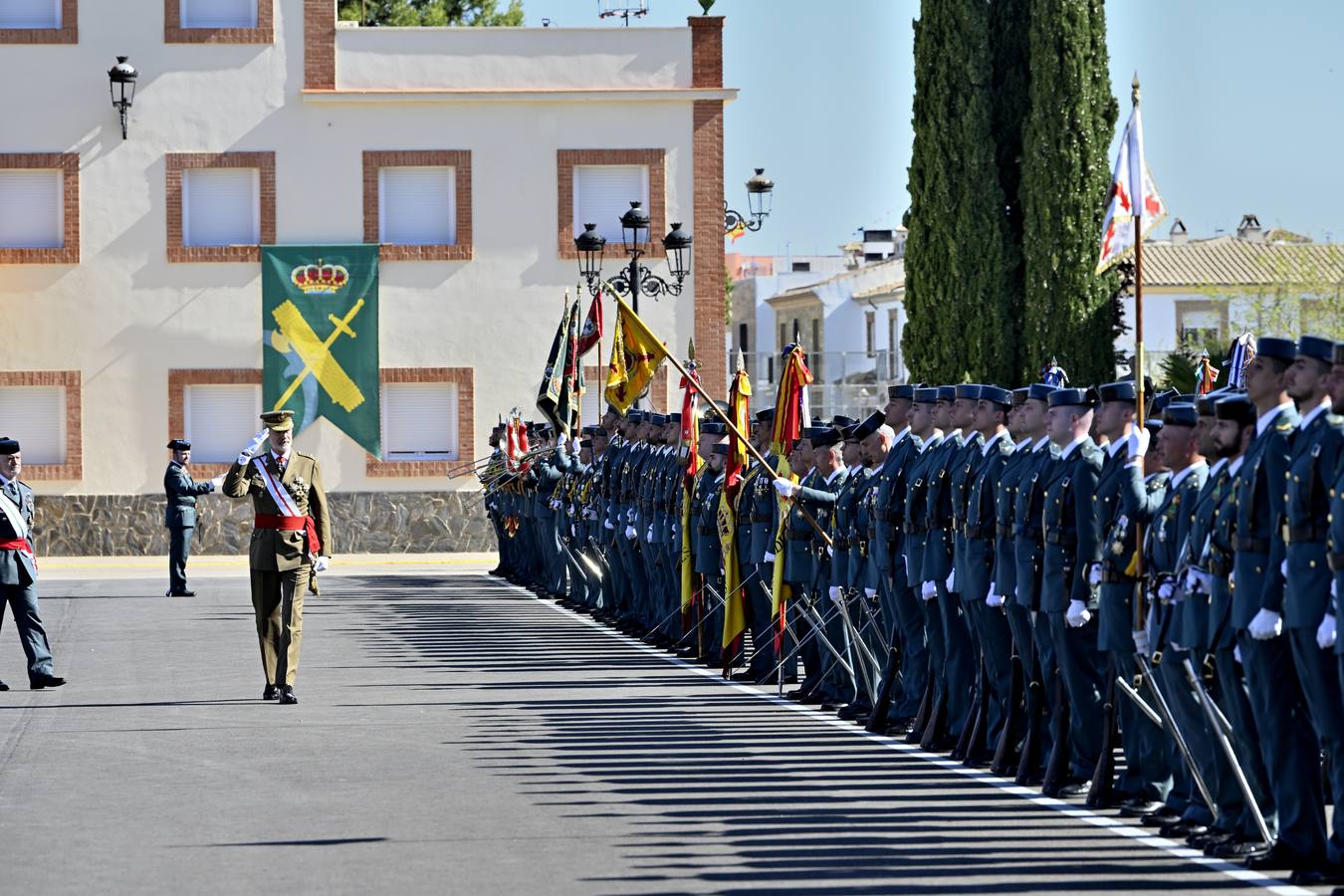 Un momento del acto de jura de bandera de la 129 promoción de la Academia de la Guardia Civil de Baeza 