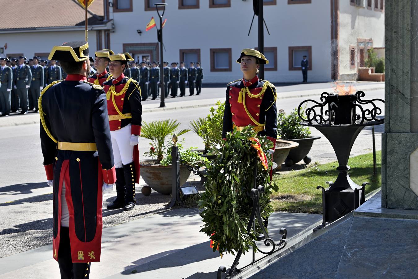 Un momento del acto de jura de bandera de la 129 promoción de la Academia de la Guardia Civil de Baeza 