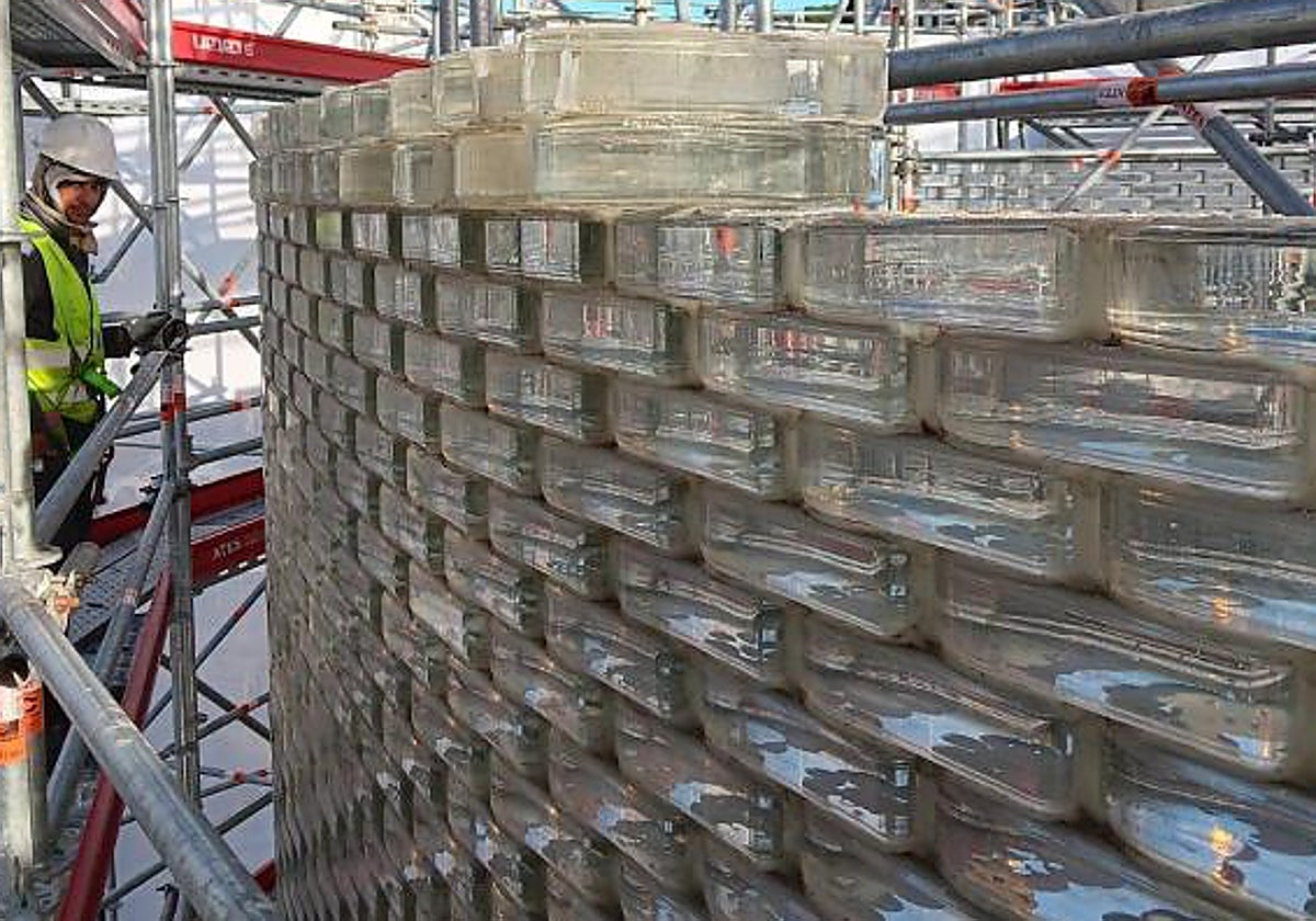 Desmontaje del monumento por el 11-M en Atocha