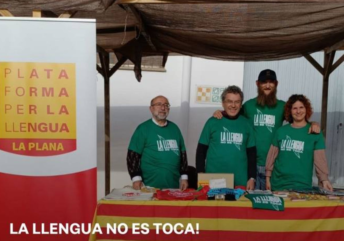 Imagen de las camisetas que vende Plataforma per la Llengua contra la nueva ley educativa valenciana