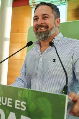 El presidente de Vox, Santiago Abascal, durante un mitin en Vitoria