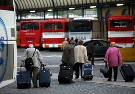 Desalojada una estación de buses en Barcelona por una maleta abandonada