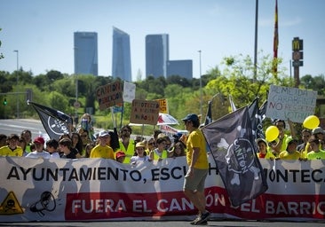 Unos 3.000 vecinos de Montecarmelo se manifiestan en contra del cantón de limpieza por tercera vez