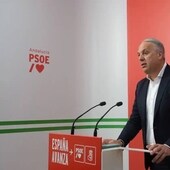 Momento de la comparecencia de Ruiz Boix en la sede provincial del PSOE