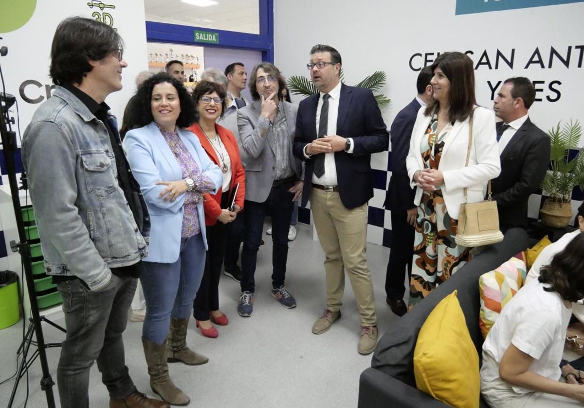 Amador Pastor durante su participación en el II Encuentro de responsables de aulas del futuro celebrado en el CEIP 'San Antonio' de Yeles