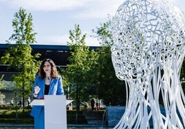 La escultura Iris de Jaume Plensa llega al Distrito Telefónica para conmemorar el primer centenario de la compañía