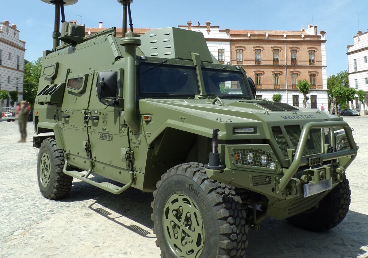 Sistema antidrones Cervus III sobre un Vamtac del Ejército de Tierra