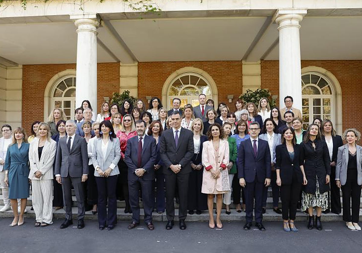 Imagen del presidente y algunos de sus ministros con los asistentes este martes al Observatorio Estatal de Violencia sobre la Mujer