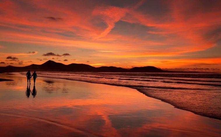 Imagen principal - La playa de Canarias que ha sido nombrada una de las mejores del mundo según 'Lonely Planet'