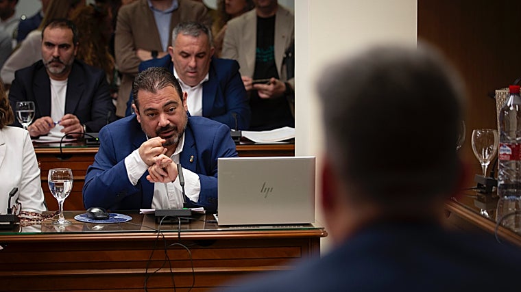 Julio Manuel Pérez, en la moción de censura que ha significado su final como alcalde de Maracena