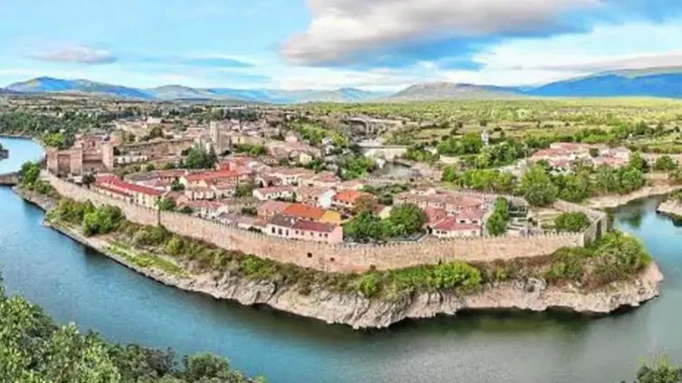 La muralla más larga y mejor conservada de Madrid con vistas al río: dónde está y cómo llegar