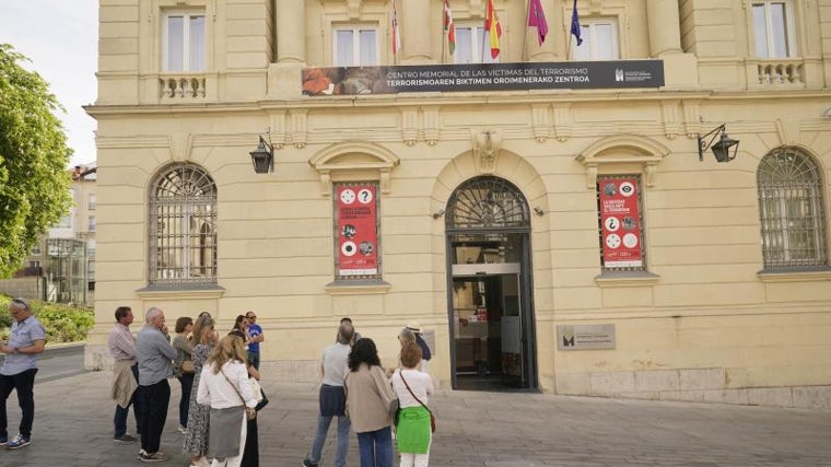 Fachada del edificio donde se ubica el memorial en Vitoria