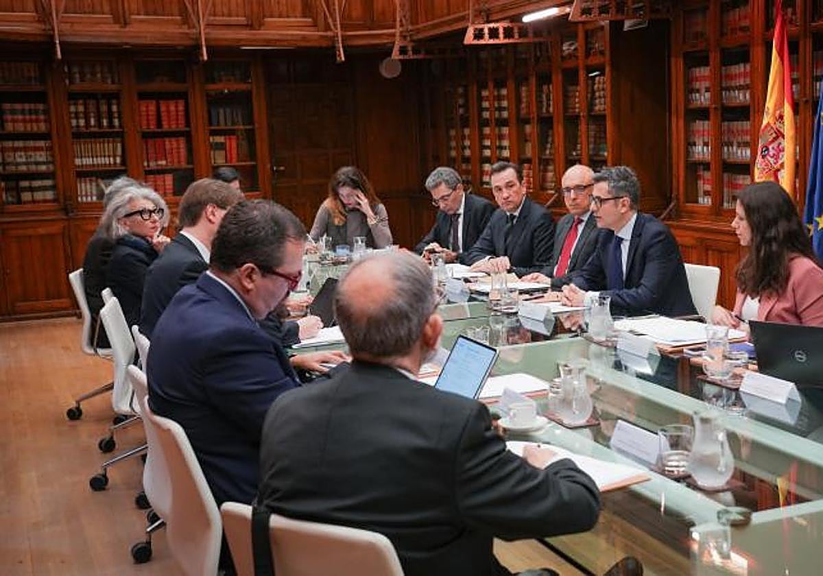 La Comisión de Venecia durante su visita a España