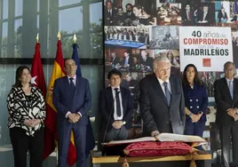 Ayuso arropa a Leguina en su toma de posesión como presidente de la Cámara de Cuentas de Madrid y Lobato le da plantón